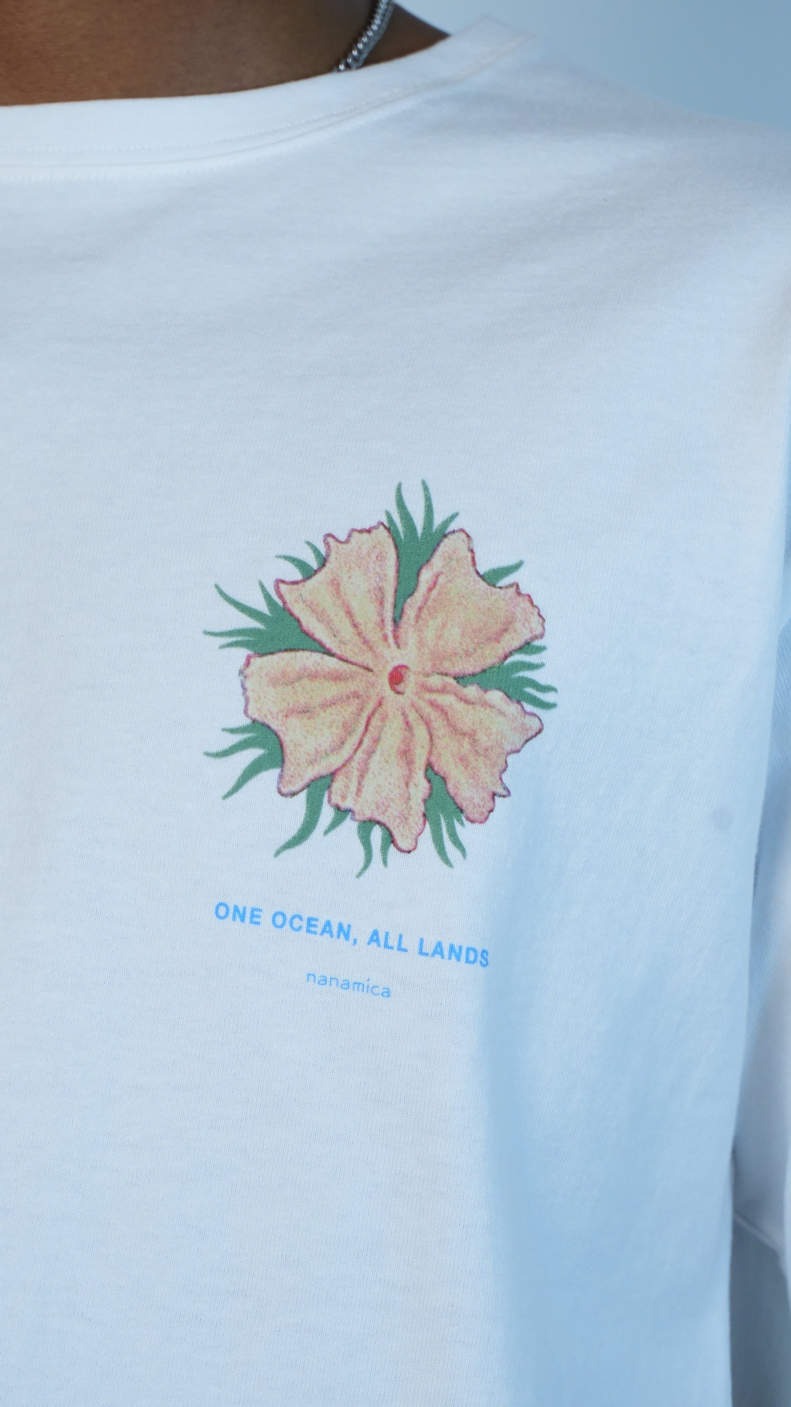OOAL Graphic Tee Off White