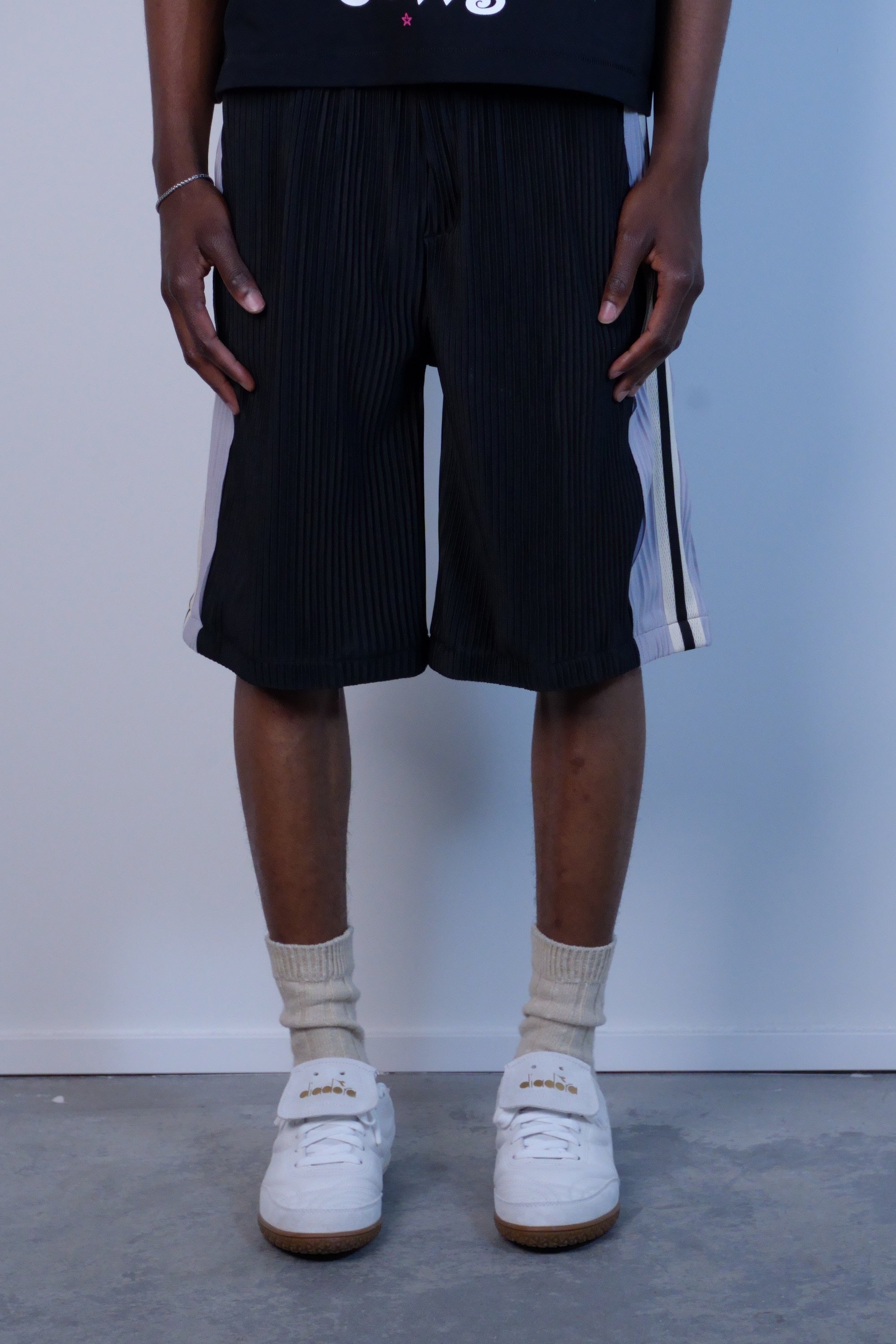 Panel Pleat Shorts Black/Blue