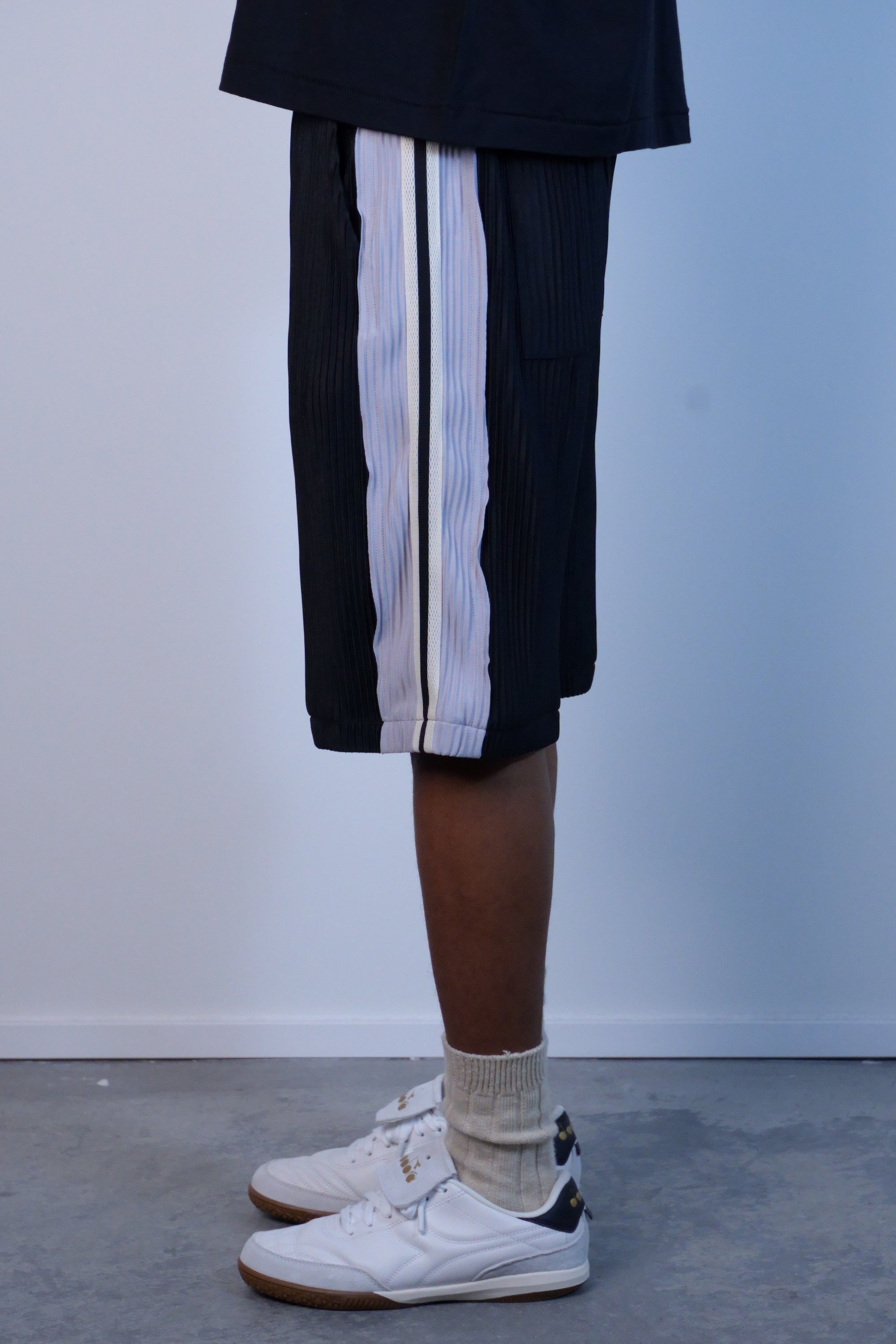 Panel Pleat Shorts Black/Blue