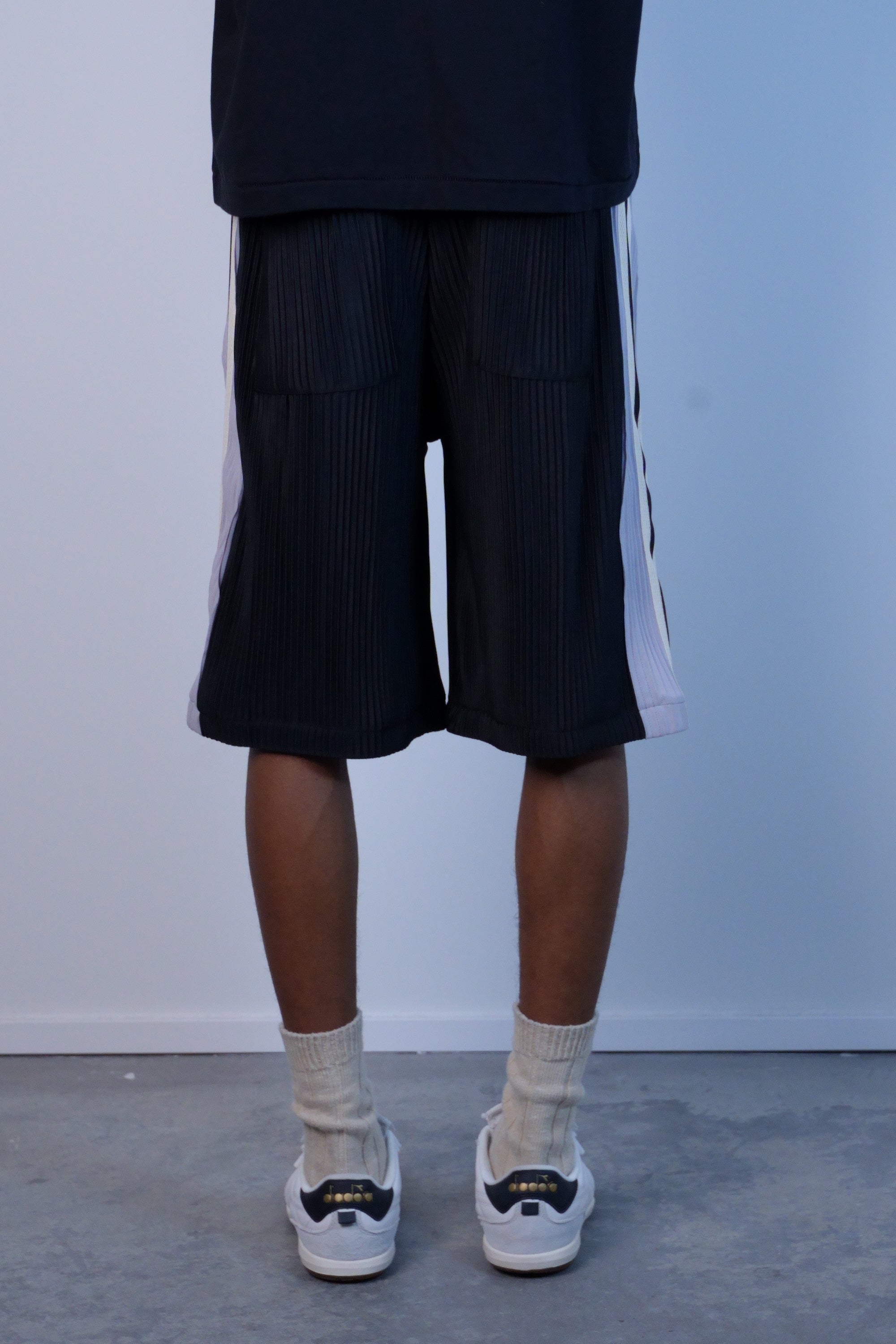 Panel Pleat Shorts Black/Blue