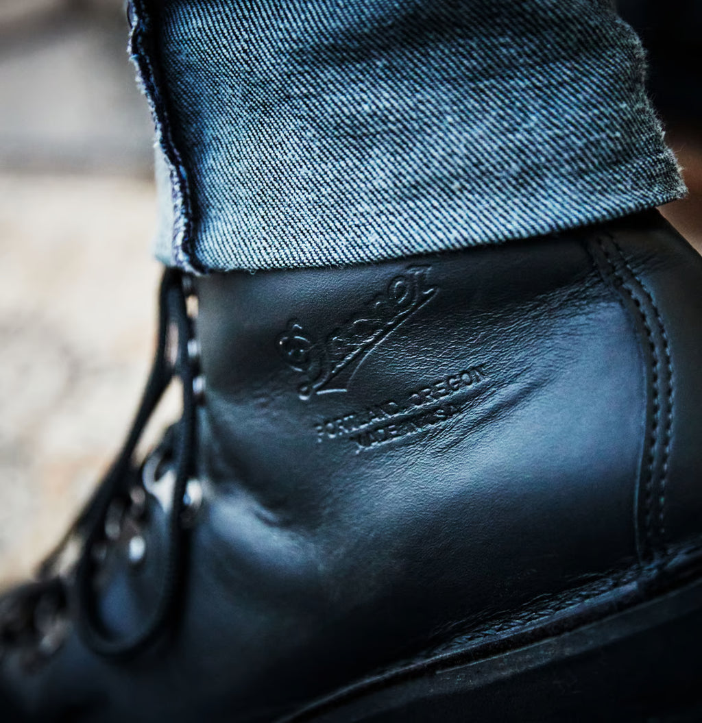 Mountain Light Black