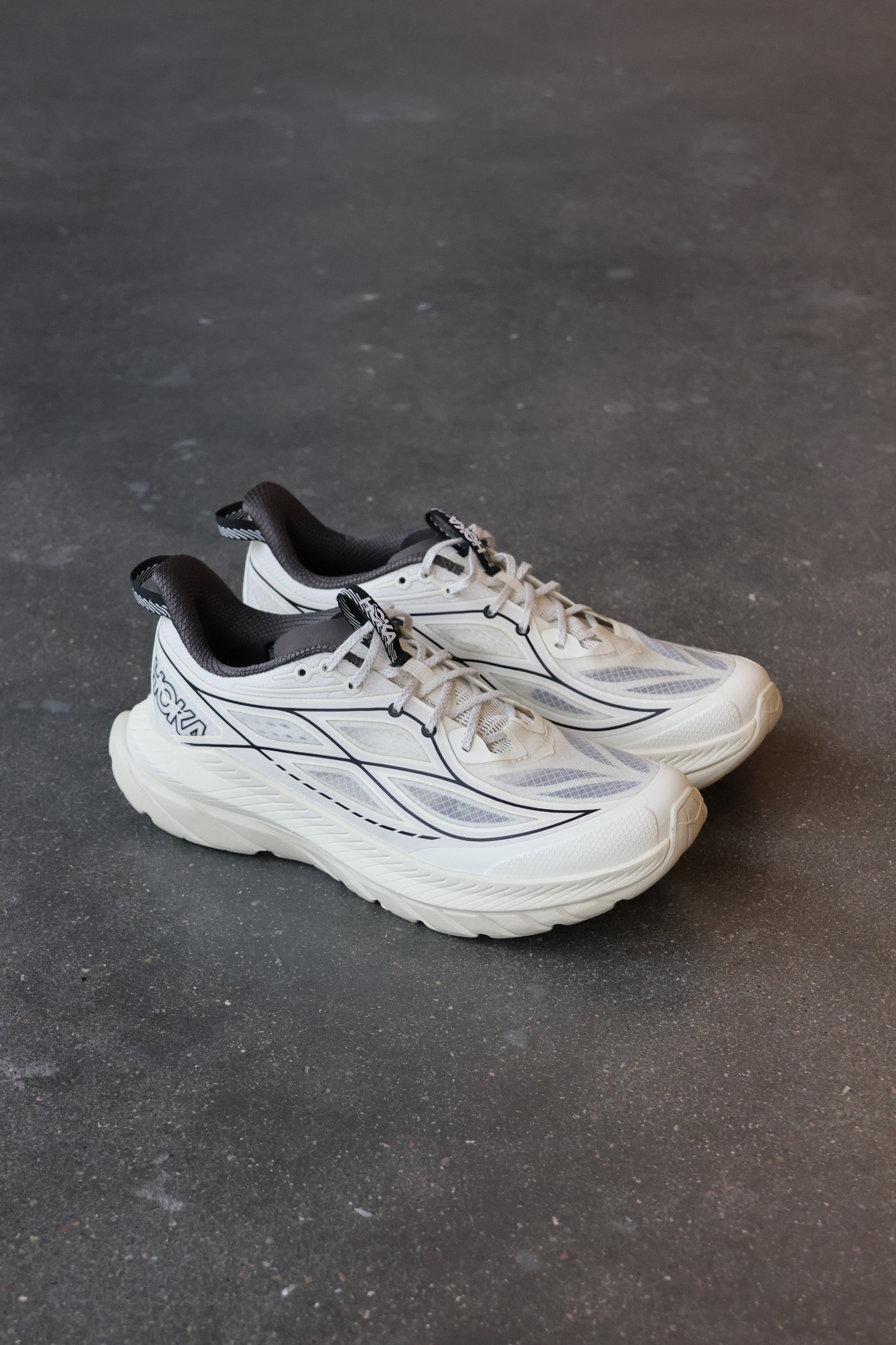 M Mach Remastered Eggshell/Asphalt Gray