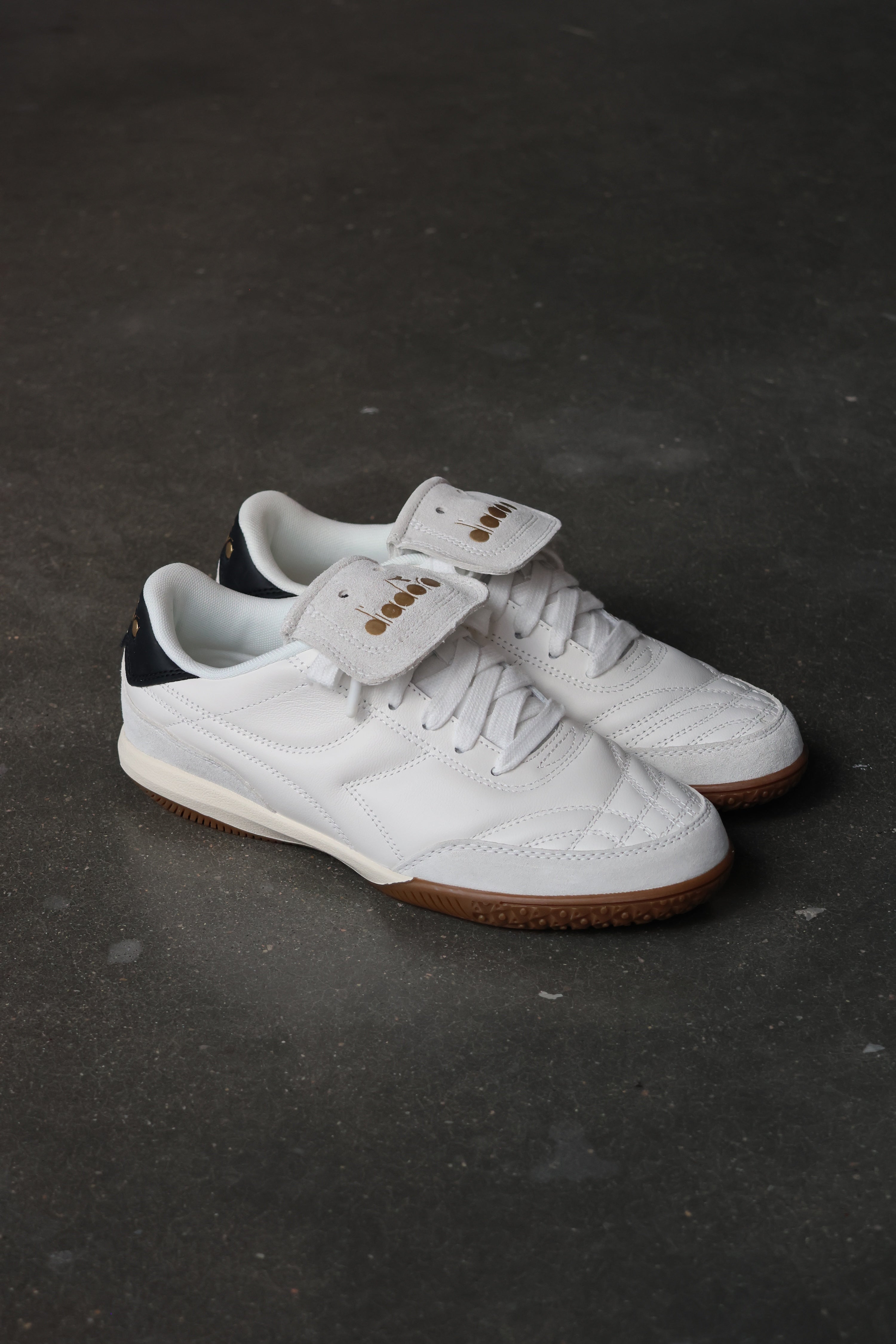 Gold Indoor White/Black