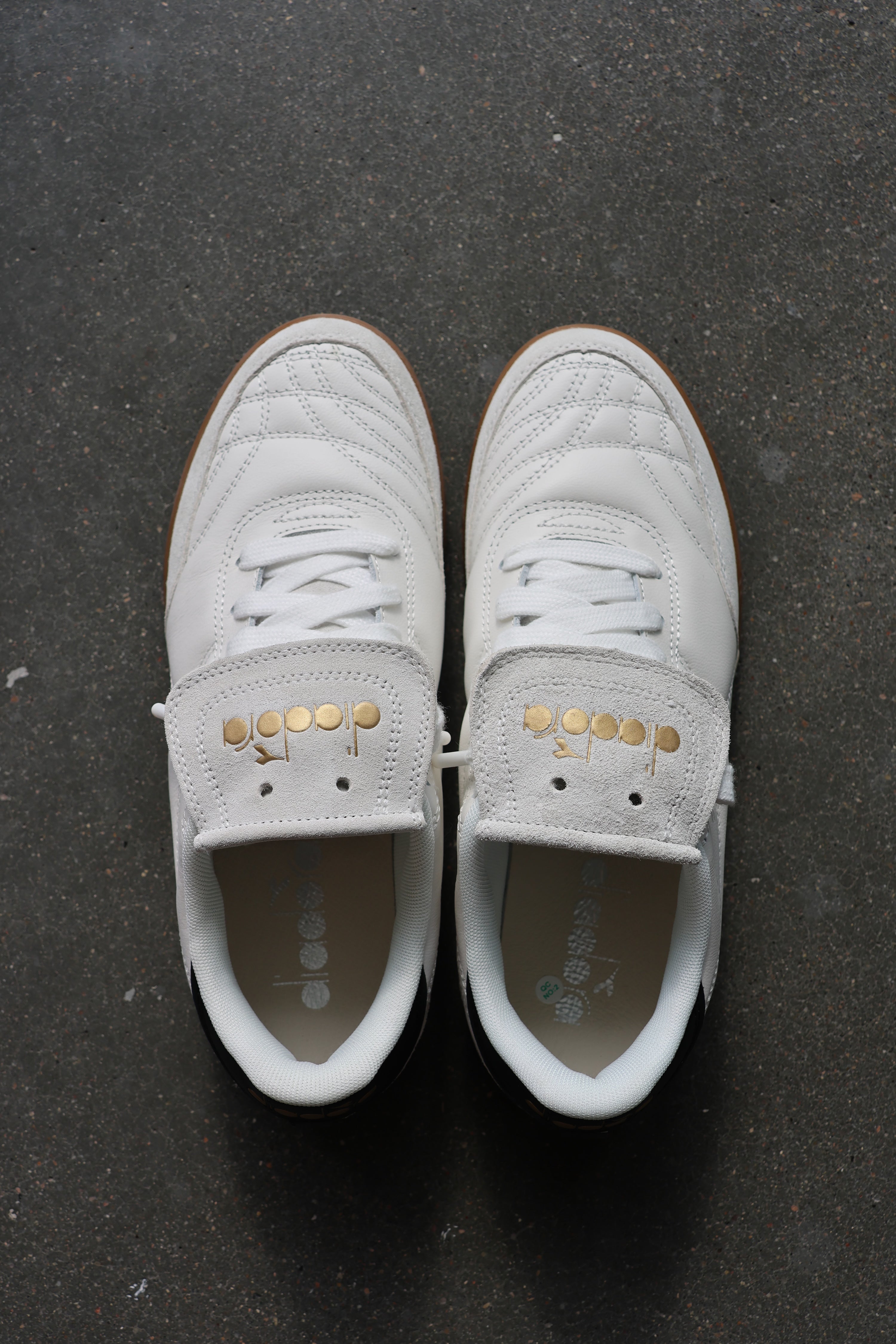 Gold Indoor White/Black