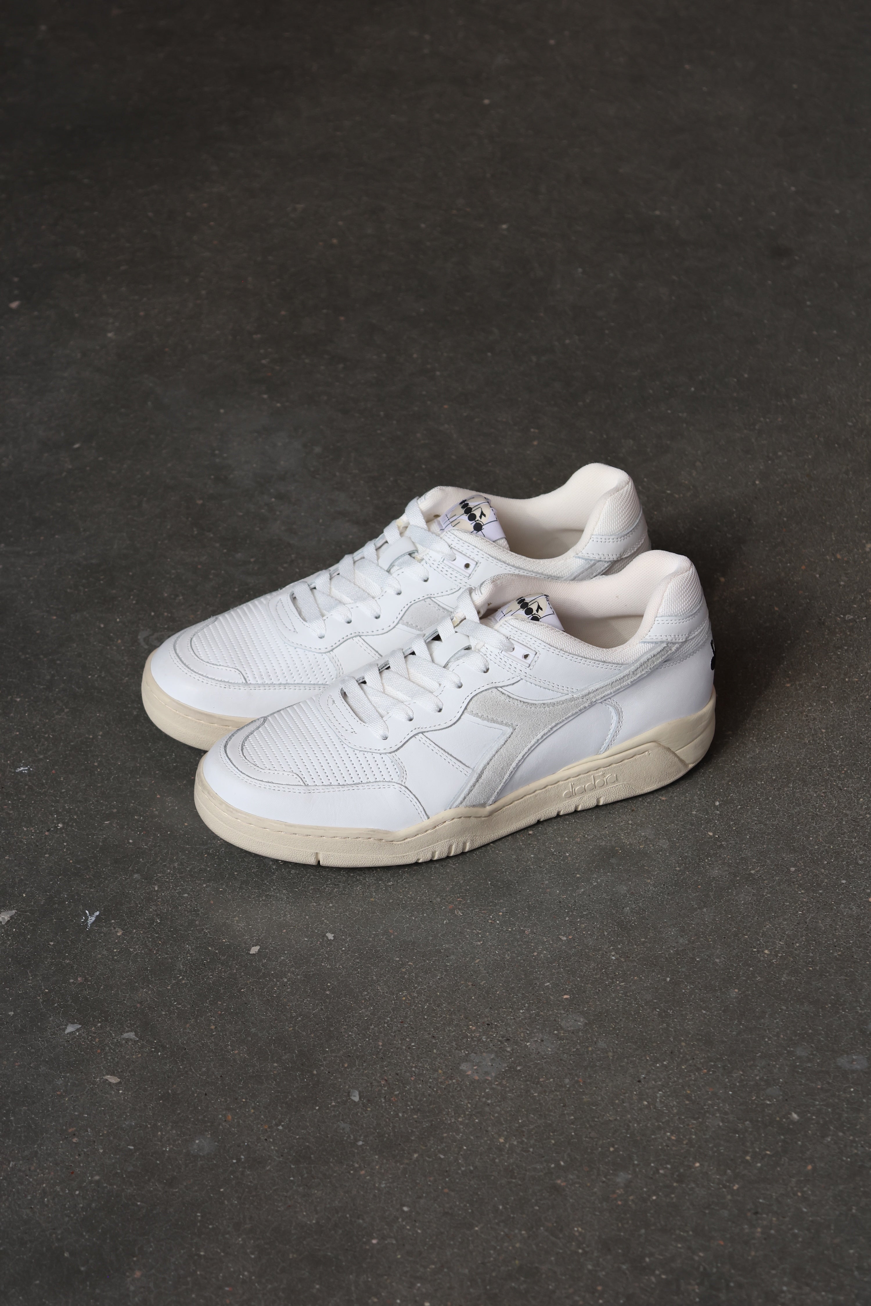 B.560 Used White