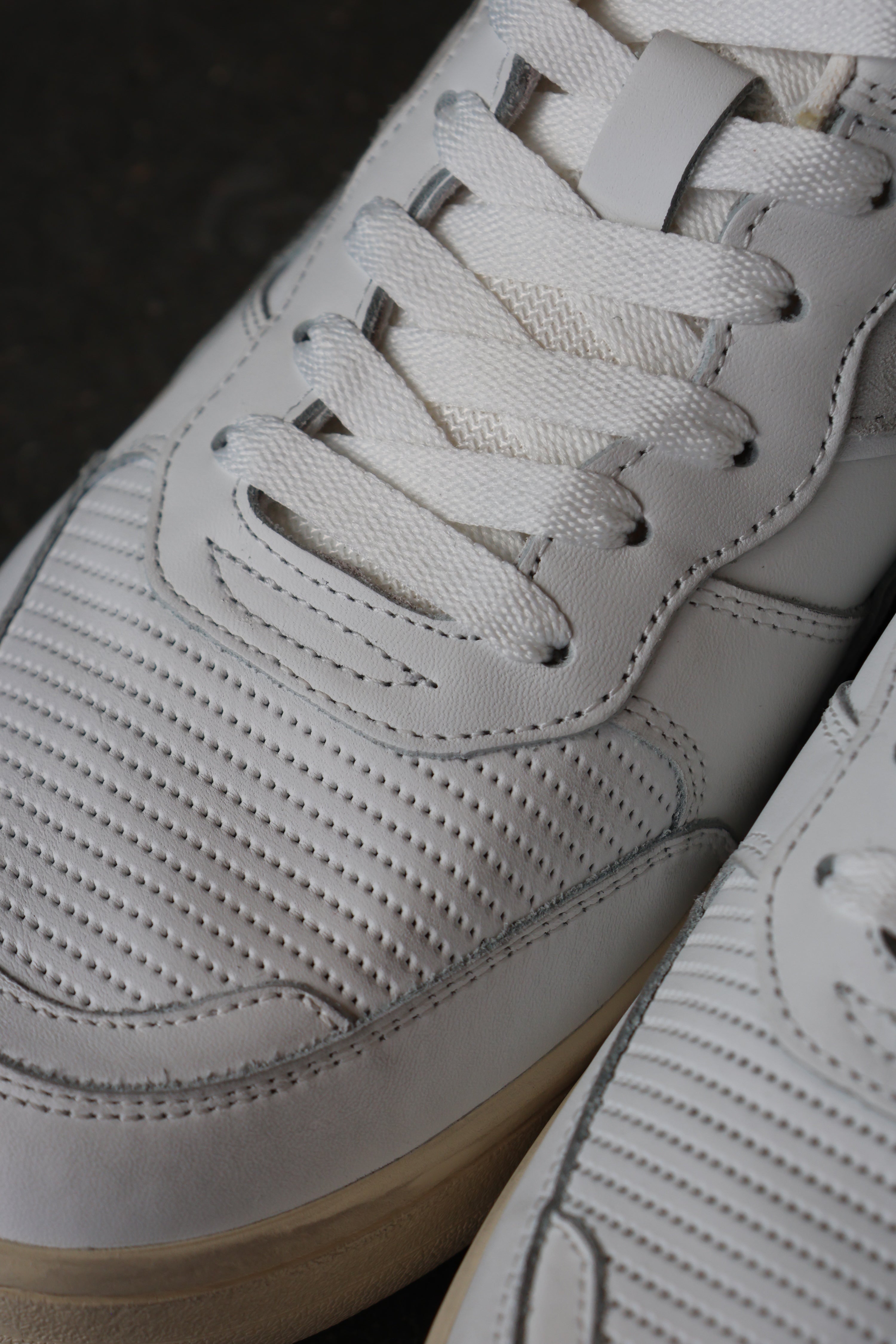 B.560 Used White