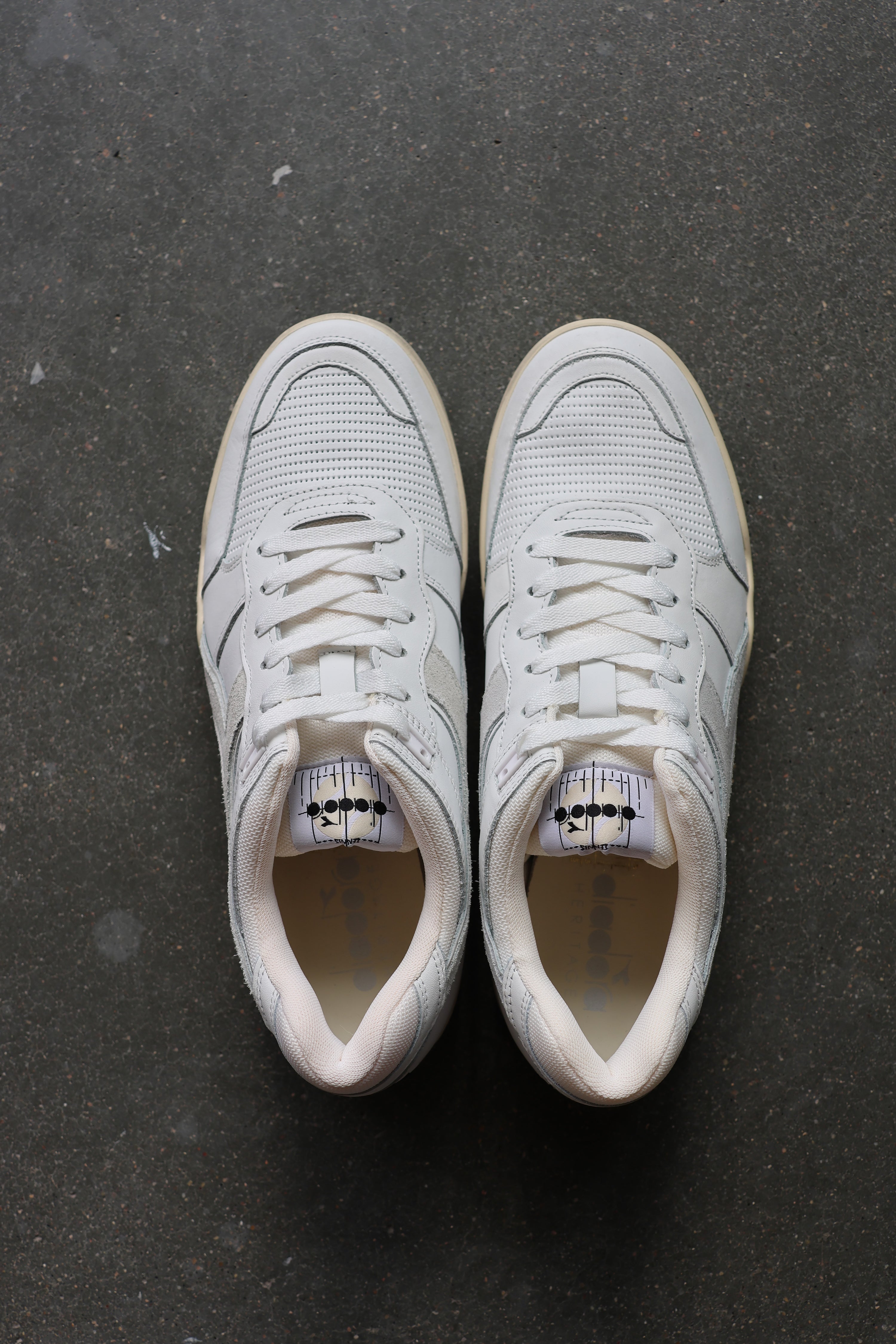 B.560 Used White