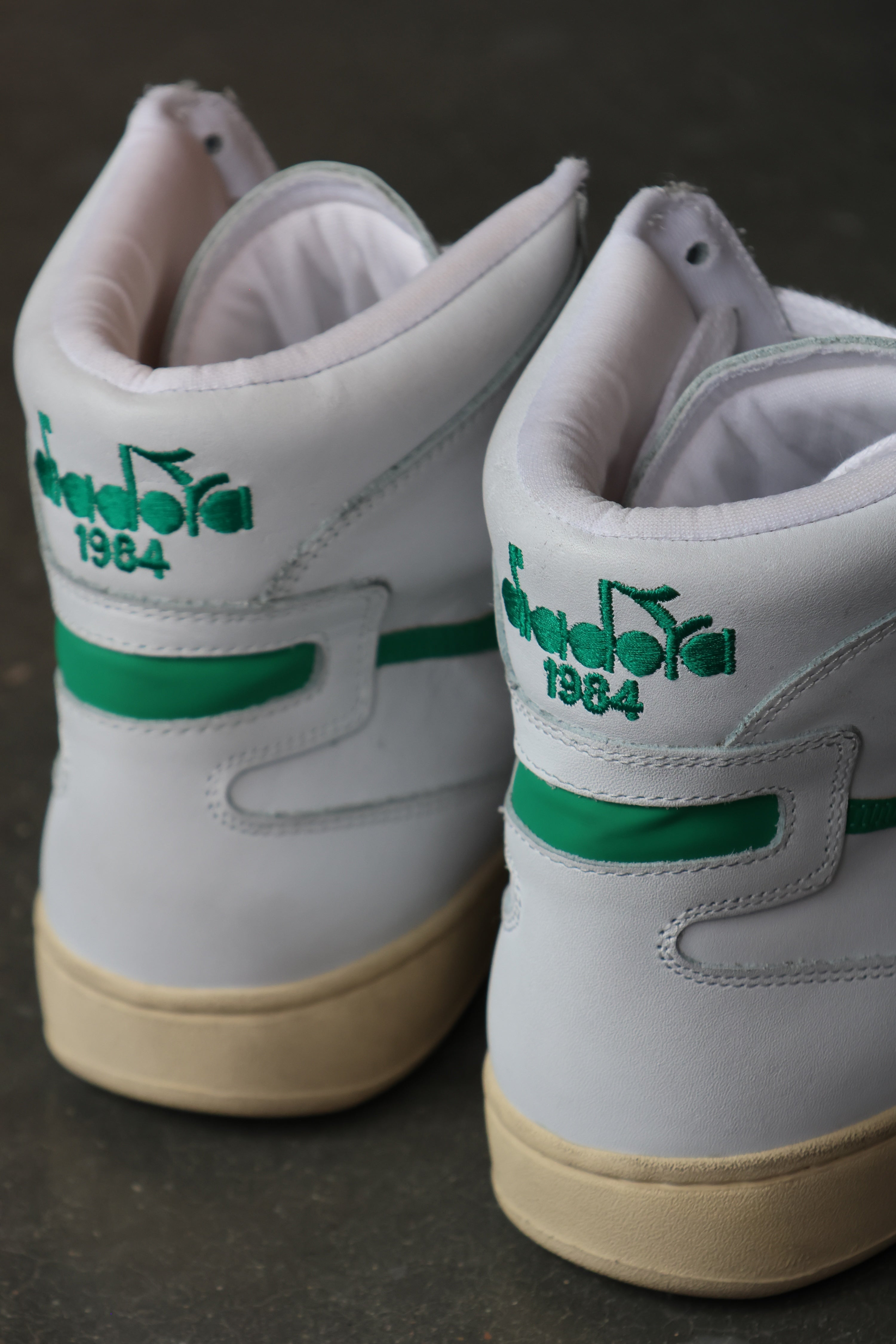 Mi Basket Used White/Verdant Green