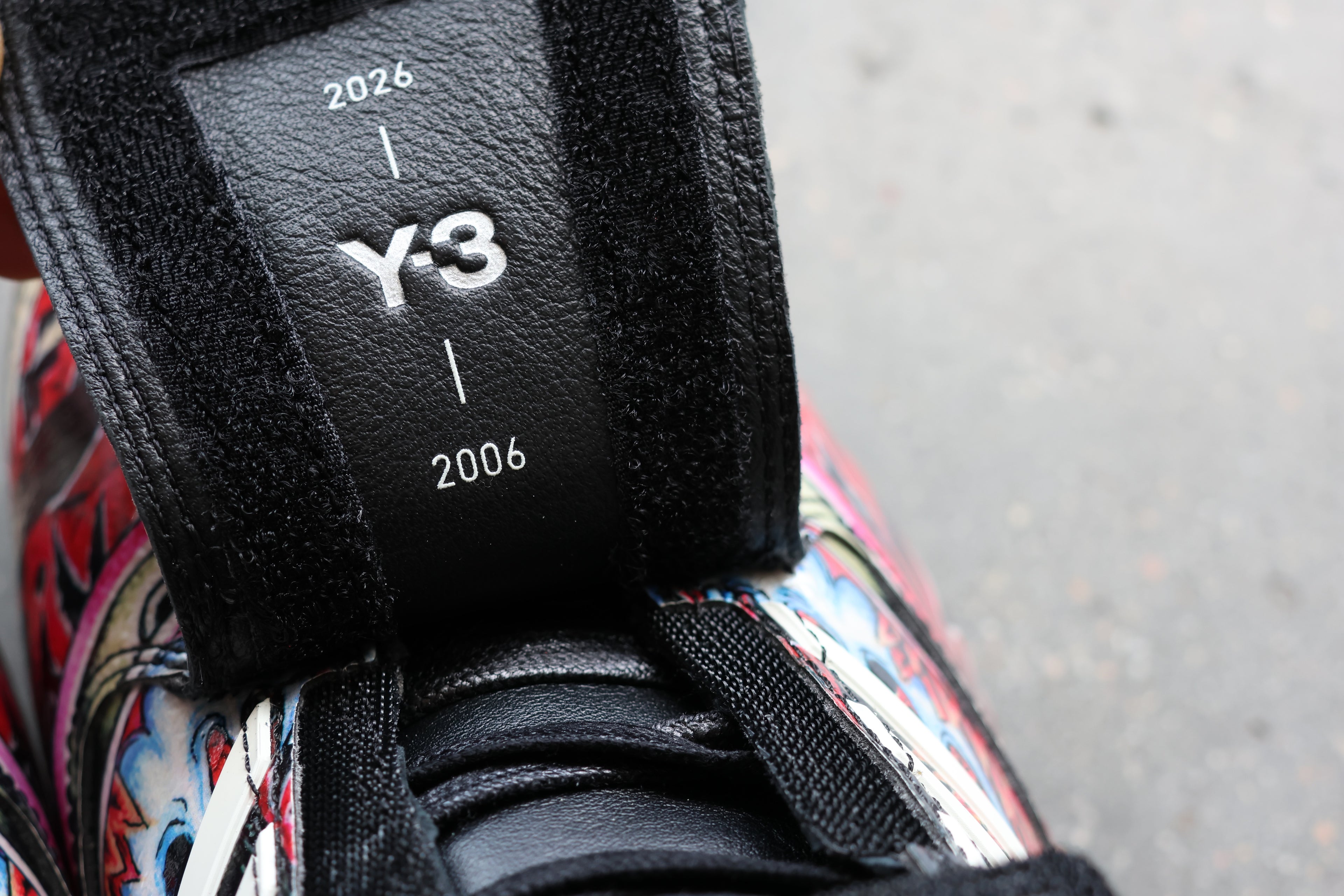 F50 Tunit Black/Off White/Actmar