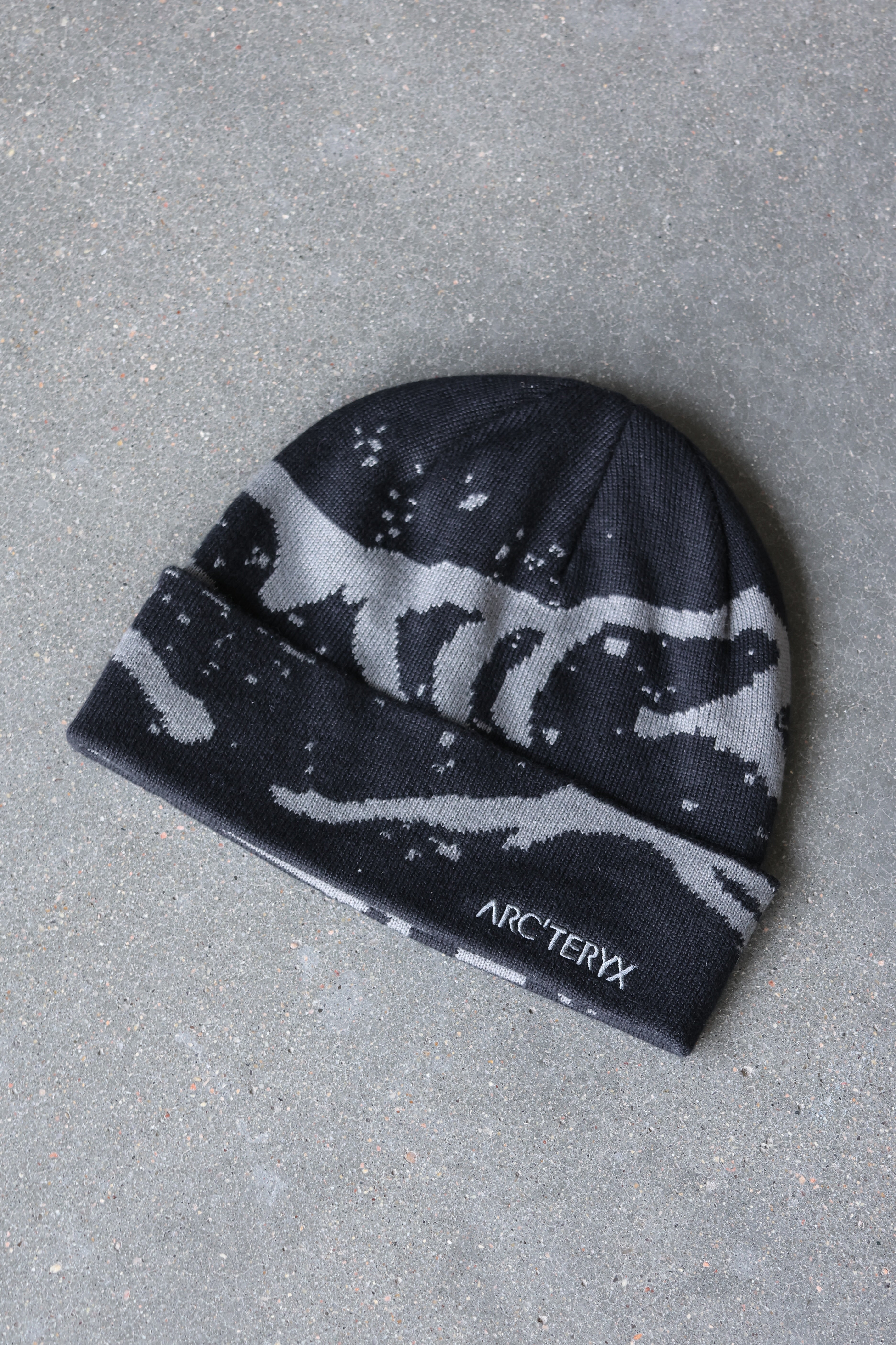 Grotto Toque Black / Void