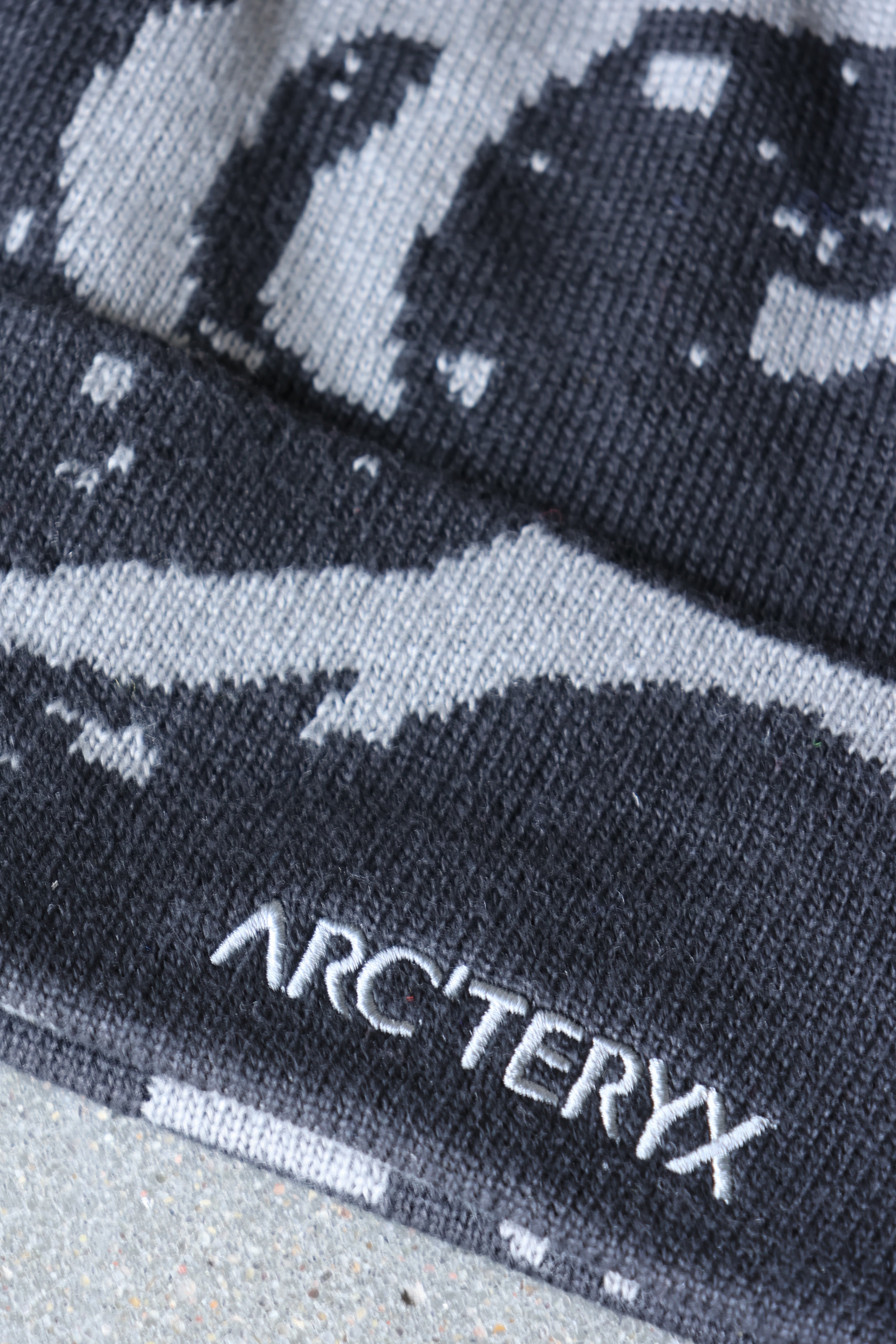 Grotto Toque Black / Void
