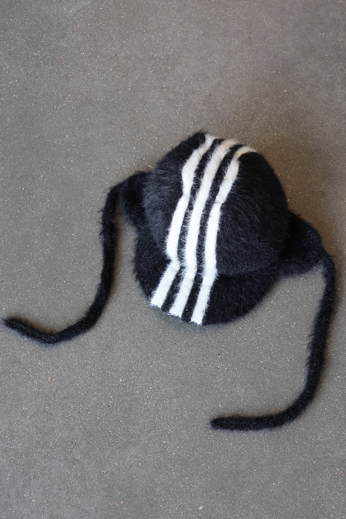 3S Bonnet Black/Cream White