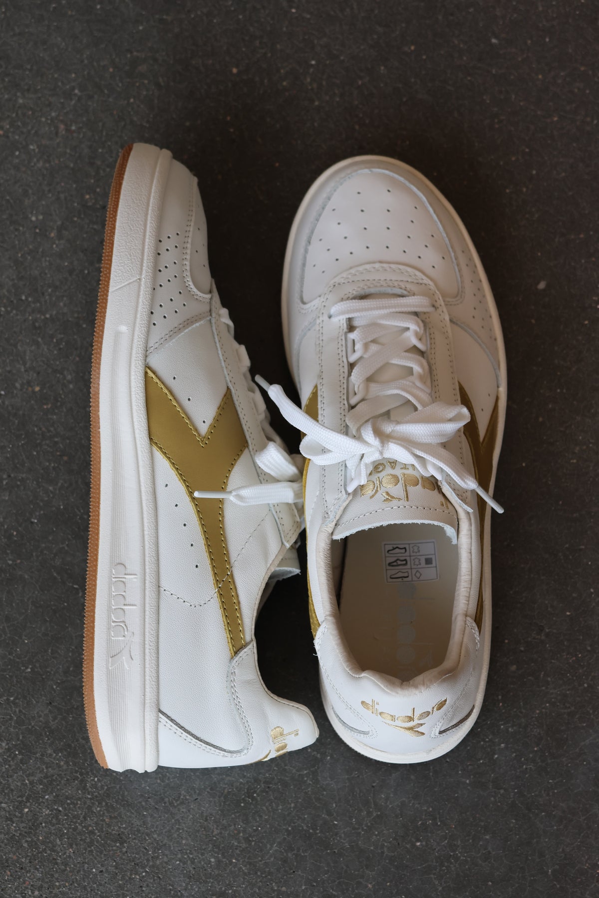 B.Elite White/Gold