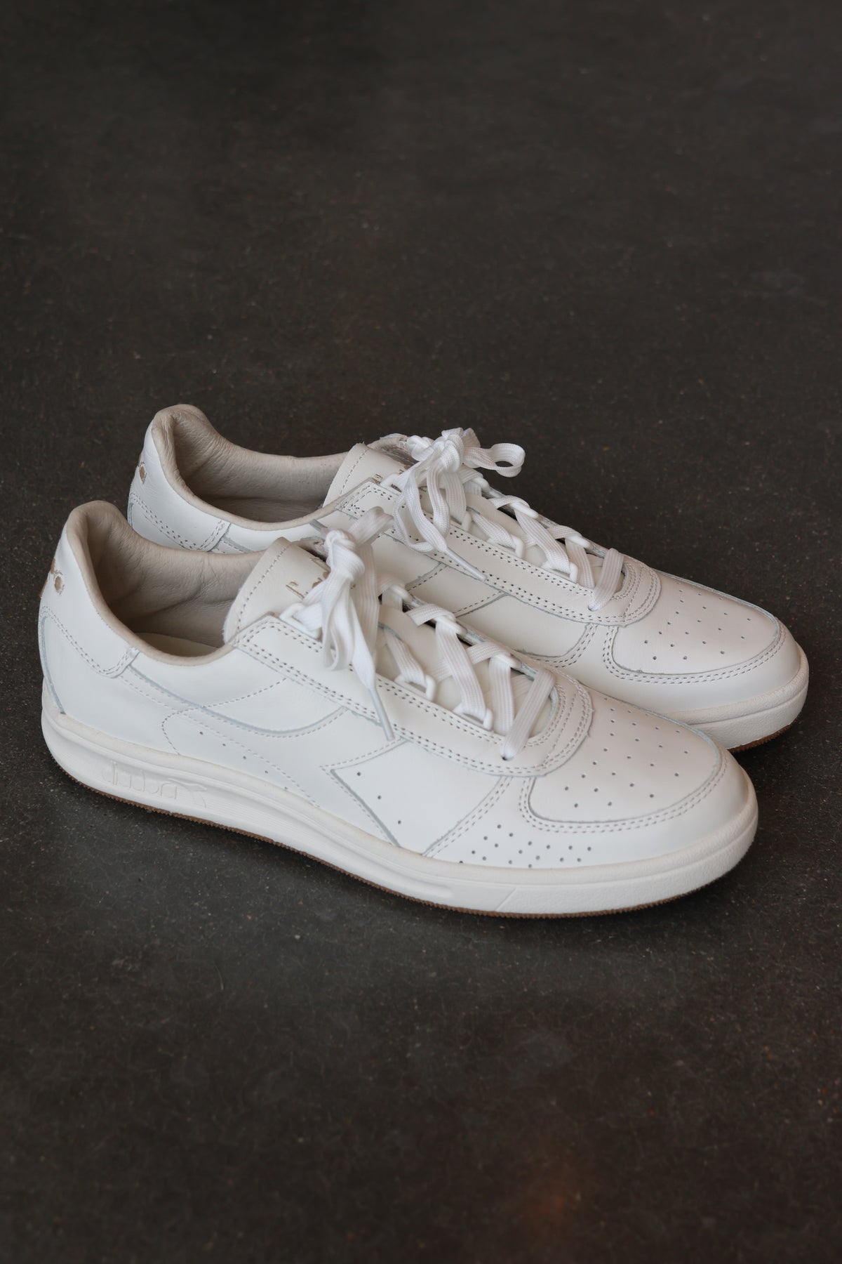 B.Elite White/Middle Gum