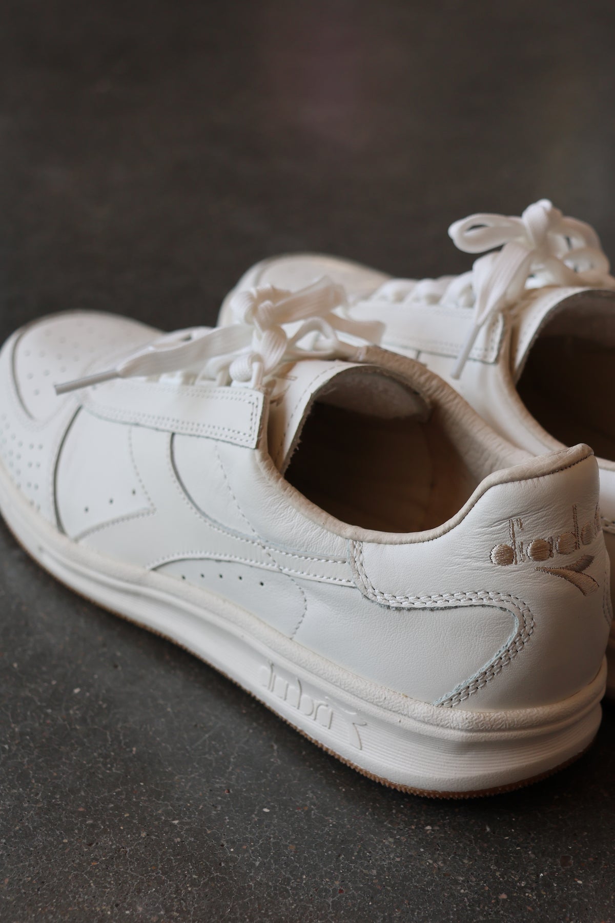 B.Elite White/Middle Gum