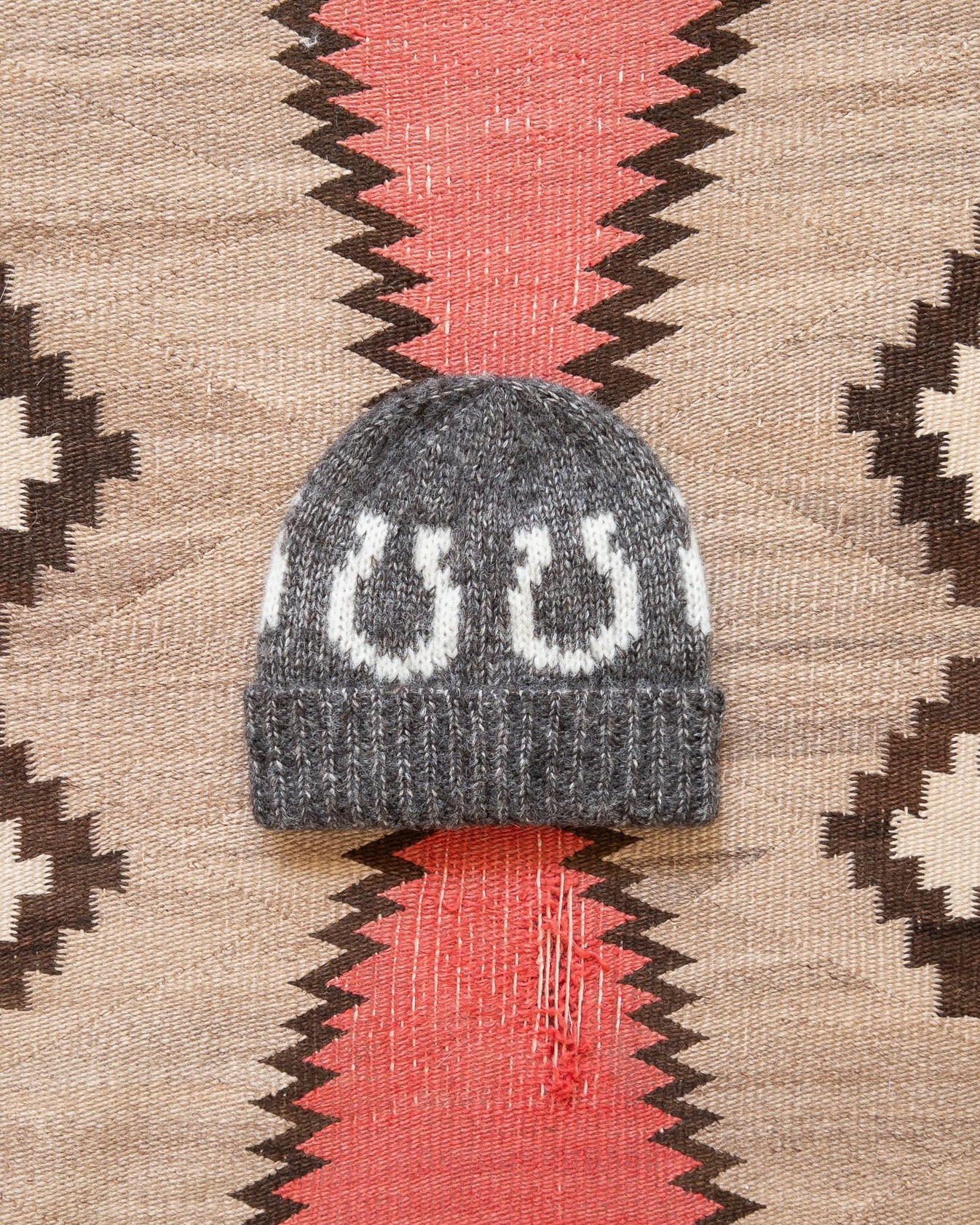 Alpaca Horseshoe Beanie Charcoal